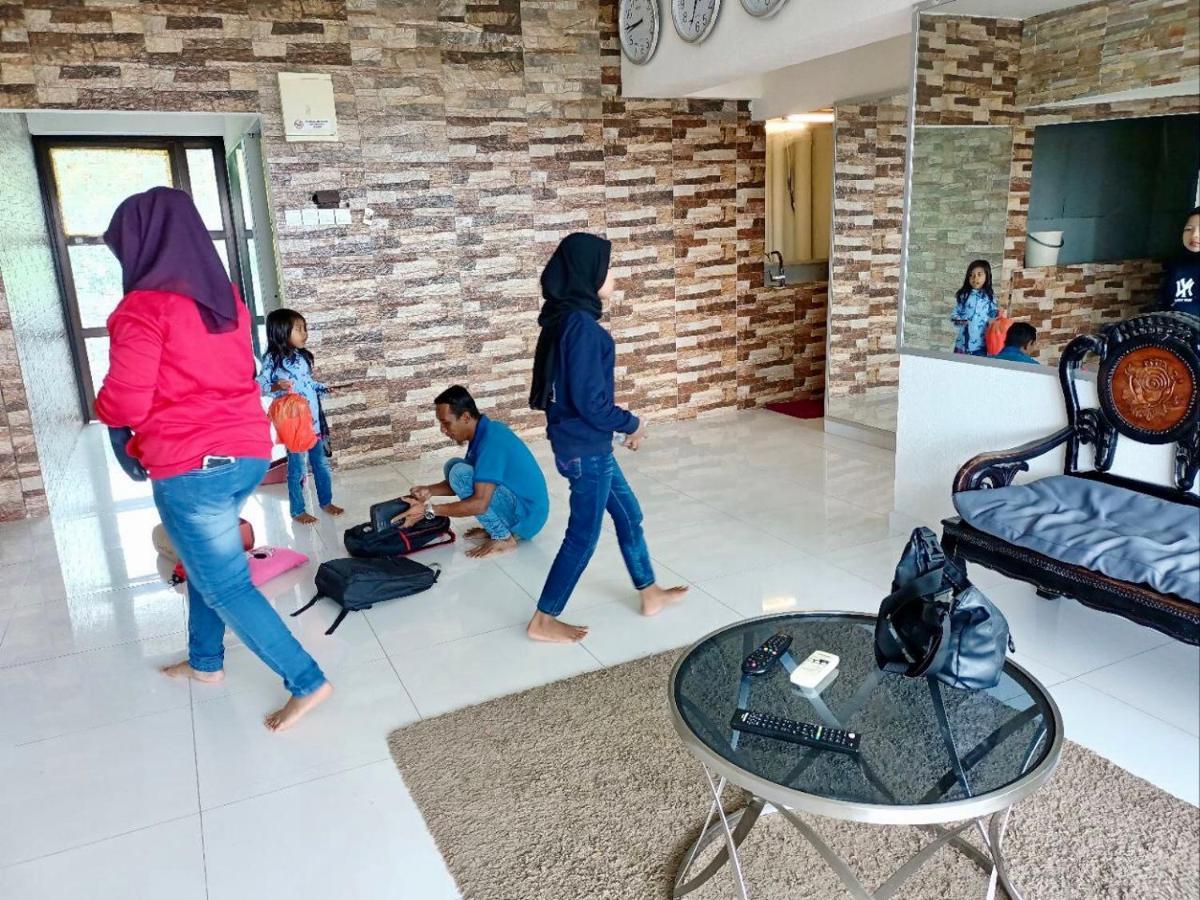 Airbnb At Sri Sayang Batu Ferringhi Beach Bagian luar foto